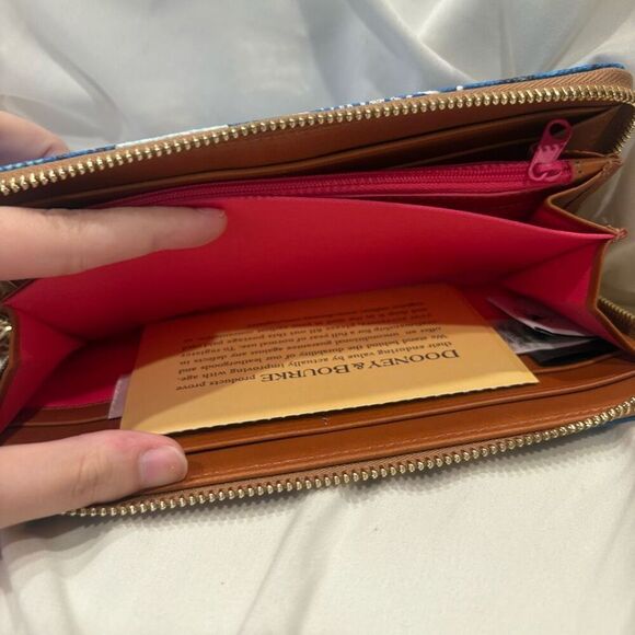 Dooney & Bourke Disney Vacation Club Wristlet Wallet Allover Print 2022 NWT - Picture 11 of 11